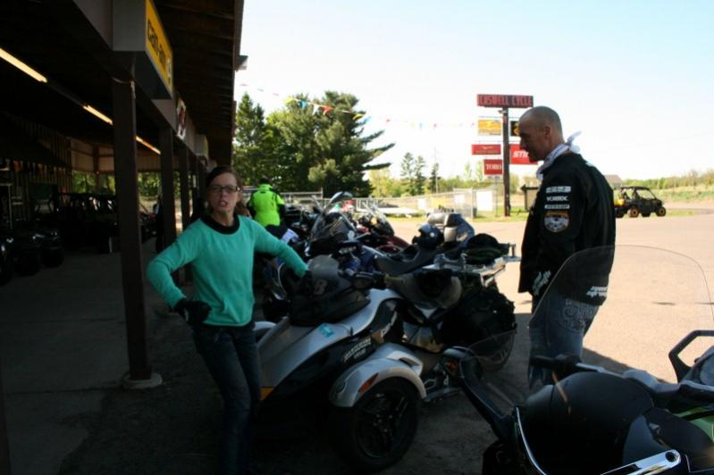 Heather chatting with Troy (Elphaba)
