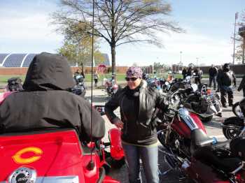 Heidy telling Cindy how to stay warm