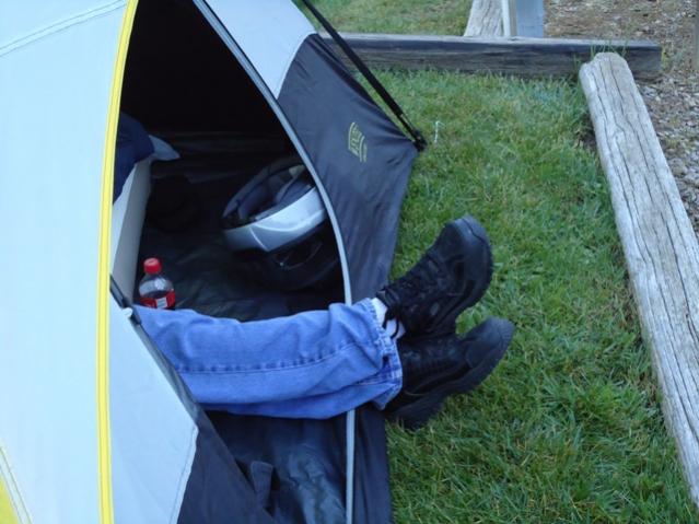 Here's the feet! Taking it easy studying the route to take!