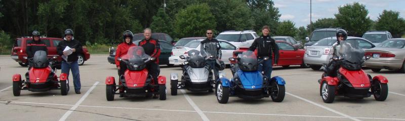 Hullihans, Dubuque, IA
L - R: Michelle, TLesky, Karen, JJW SpyderRider, jvicker, 3tracs, SpyderDeb