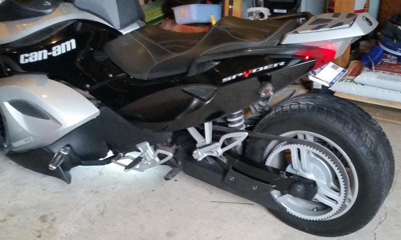 I kept the bottom part of the Belt Guard on the Spyder for obvious reasons. No need to get a rock up in there.