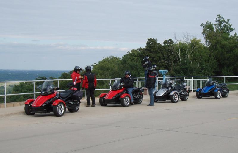 Iowa overlook of the Mississippi River Valley, north of Prairie du Chien, WI