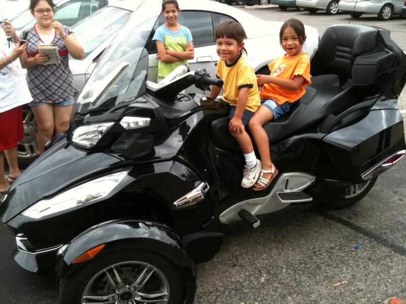 Kids at DMV checking out the Spyder!