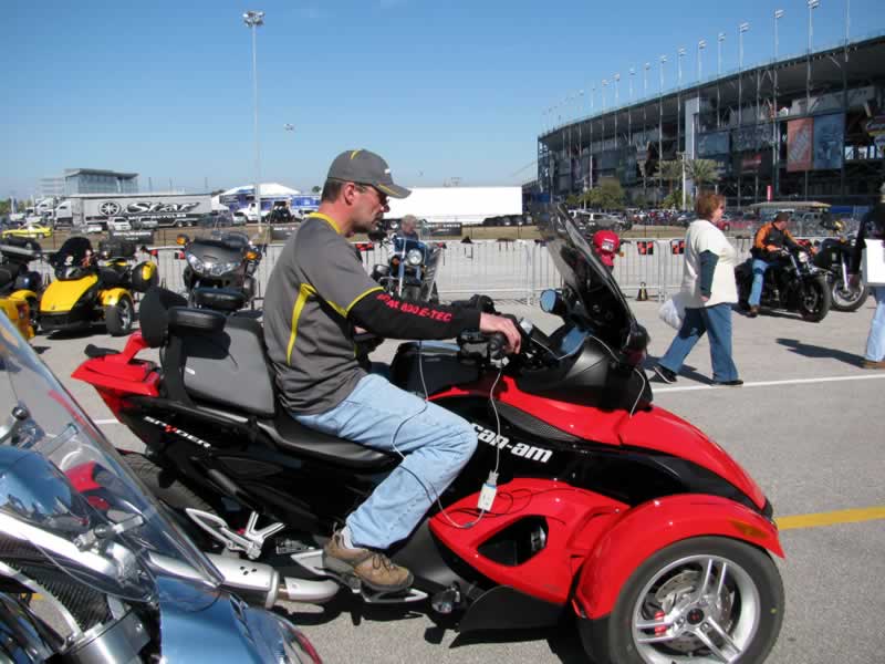 Kurt ryding around with BUDS hooked up on wife's Spyder