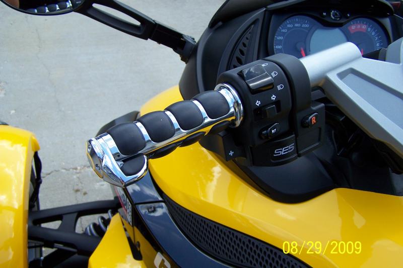 Kuryakyn ISO Grips & Throttle Boss