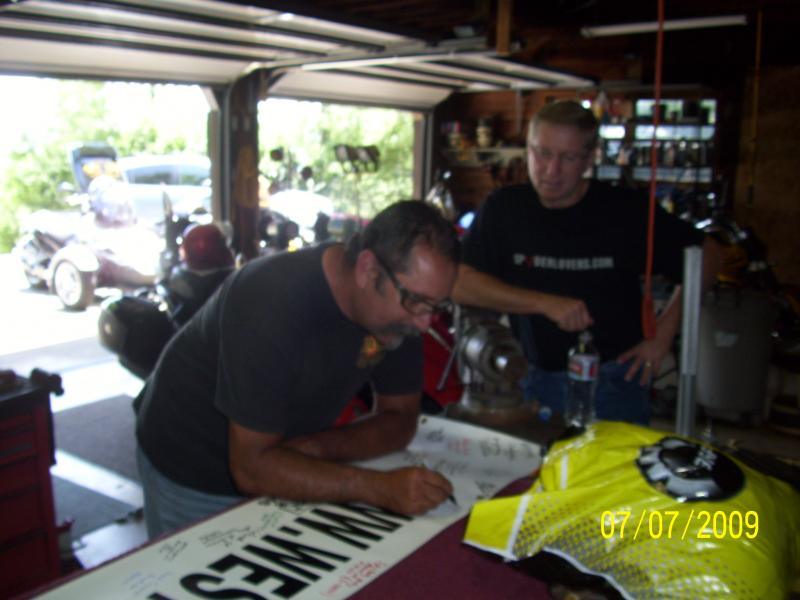 Lamonster signing WestCoastSpyder banner.