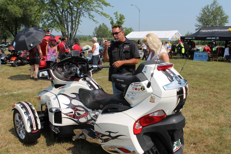 Lamont giving RTL advices to Debbie (they both have RTL).