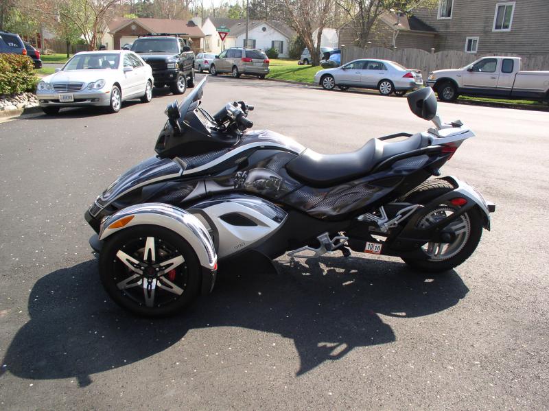 Left side with graphics on