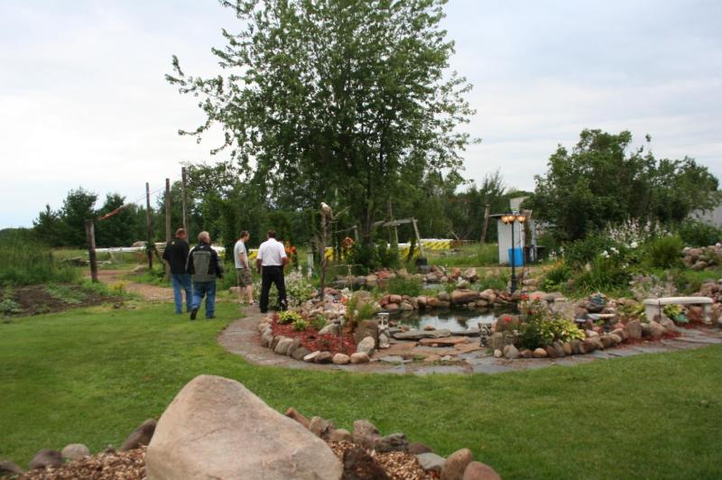 Les & Kaye's Backyard Pond