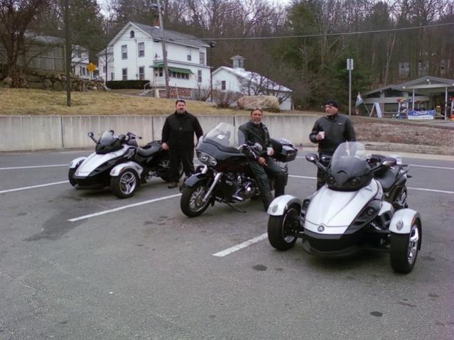 Mark(SpyderByter), Mike(Roaddog), and HDXBONES when we met in Thomaston, CT