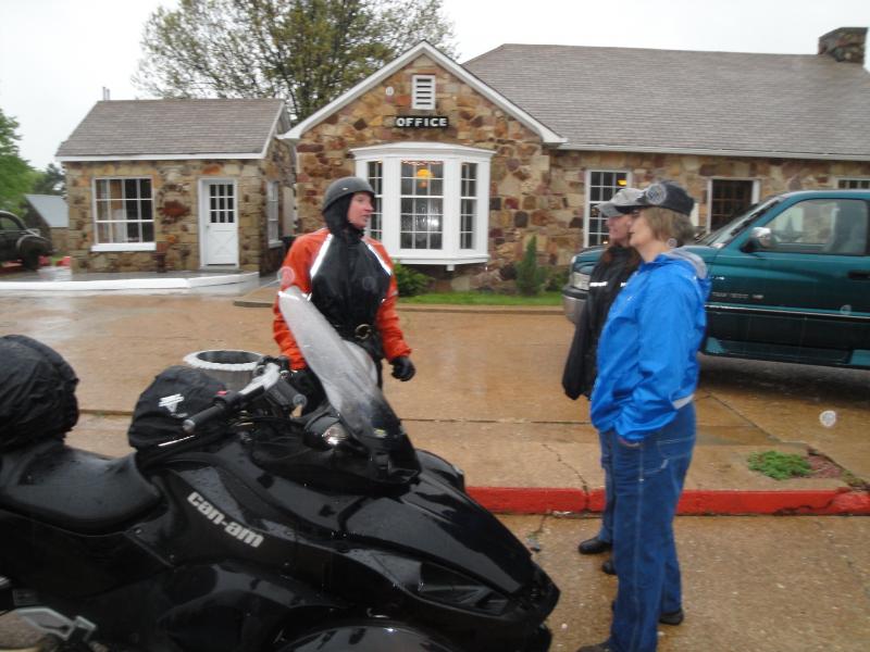 Meeting friends coming into Cuba...