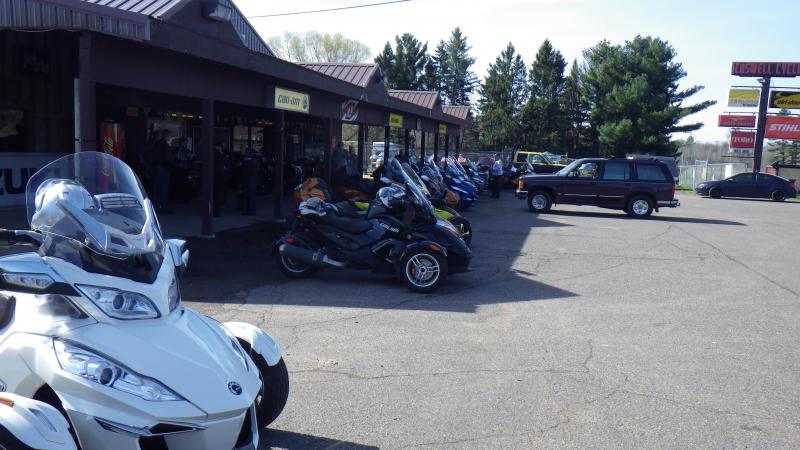 MN Spyderlovers met at Caswell Cycle in Mora, MN