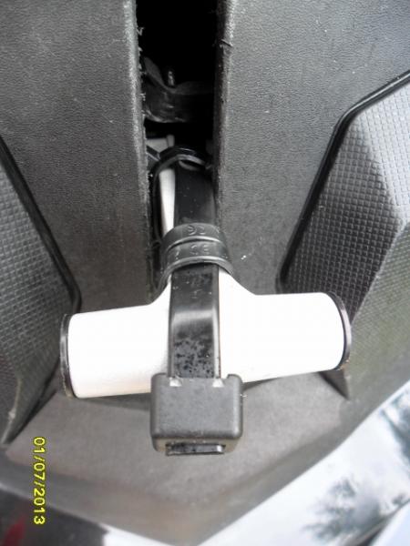 Modified middle bracket - Showing large zip tie
550mm x 9mm - Black to give extra strength