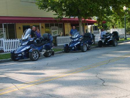 Mount Dora Fl. Downtown by Diner train 6/19/10
John,Carol(L) Gary(M) Anne(R)
