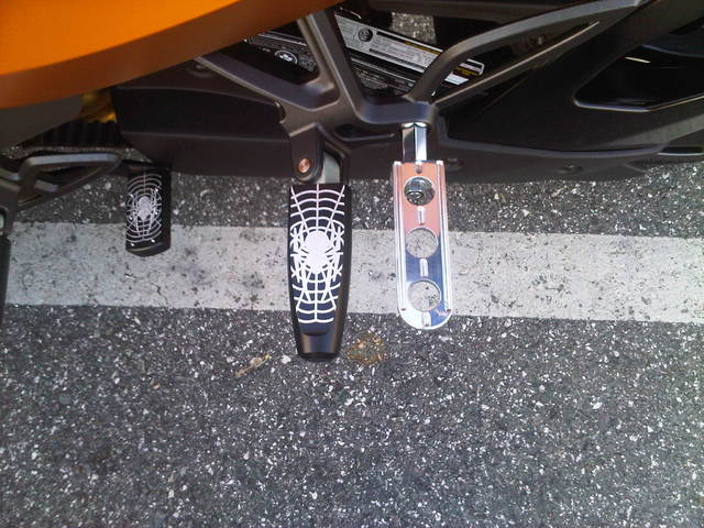 "Muff Keepers" Heel Pegs Left Side