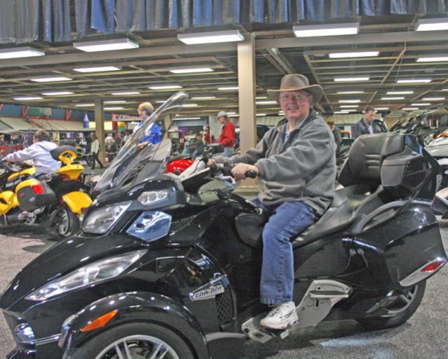 My first look @ RT-S, Sacramento International Car Show 11/15/09.