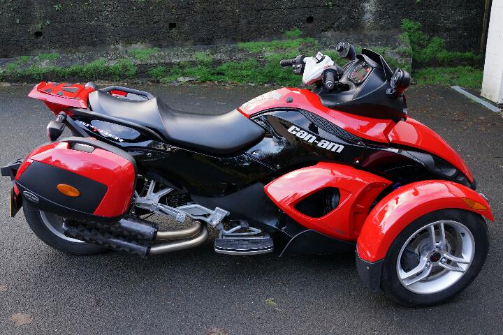 My Spyder right side.