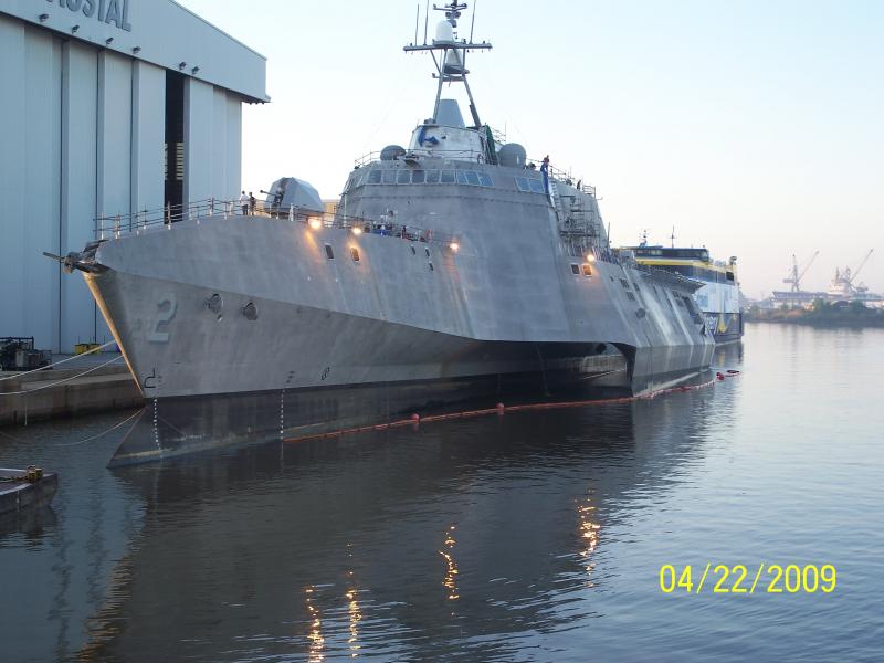 Navy's New style destroyer (tri-maran)