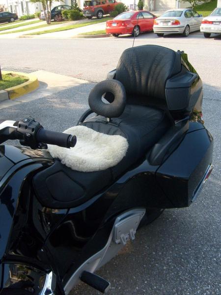 Nice, clean and elegant.  Okay, yes ... I kept my Alaska Sheep Skin cover on.  It's been in the 90s over the Memorial Day weekend.  Even the finest se