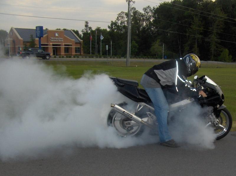 Ninja ZX7R...wicked burnout