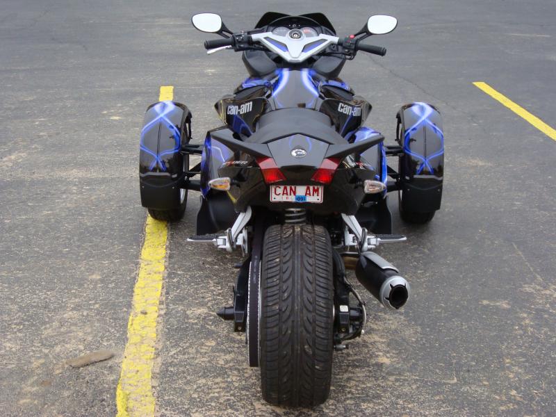 no fender, hindle exhaust (now dual 2 bro carbon fiber) ultra windshield, no magic neons spiked axle covers, custom wrap job, neon lights on bottom si