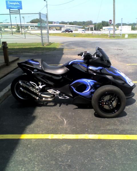 No fenders, black wheels