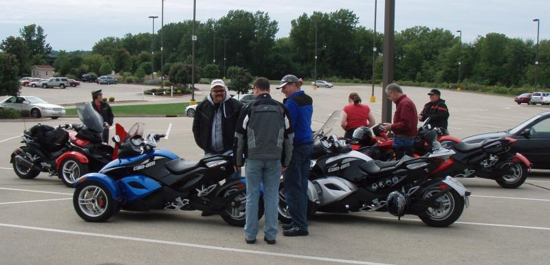 Organizing for the afternoon ride in the Hullihans parking lot.