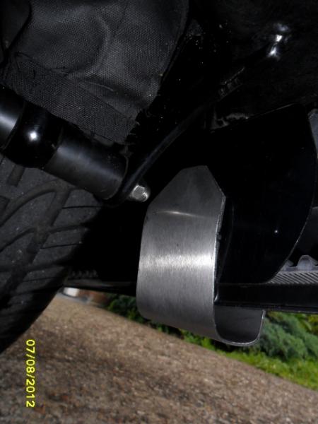 Original Spyderpops Belt Guard being held in Place by my 
Stainlless Steel Bracket 

Made by Eddie Sheppard 
Reading UK