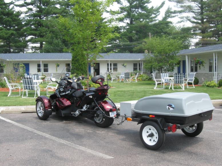 Our first nights stay at Dell Creek Motel in Wisconsin Dells, we are half way to Chicago.