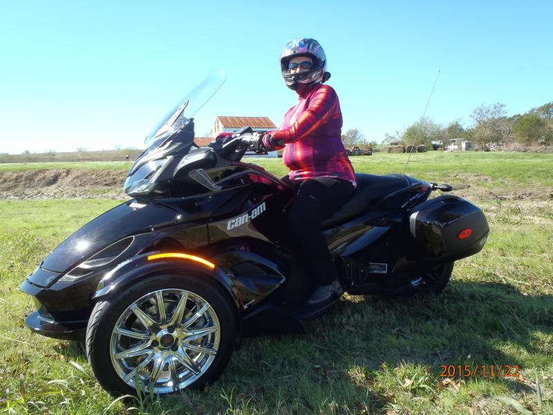 PB220005Fits her like a glove