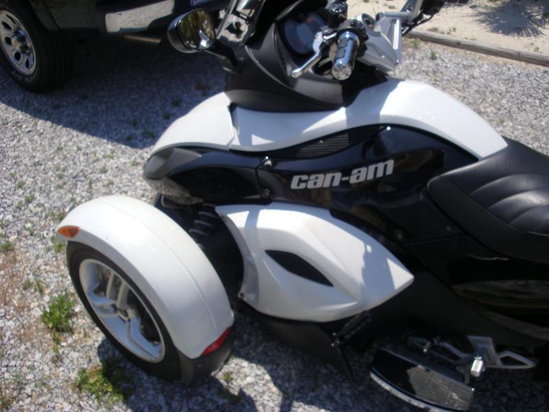 Pearl White Metal Flake 2008 GS Can Am Spyder 006