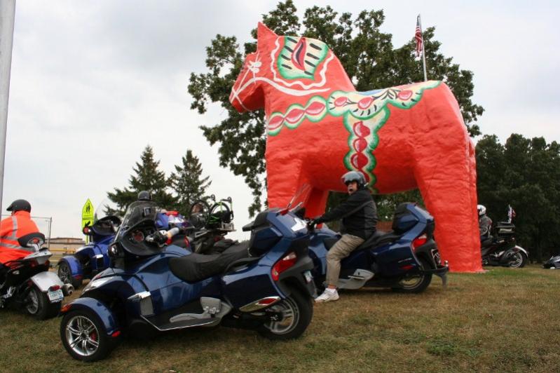 Photo op at the giant Dala Horse.