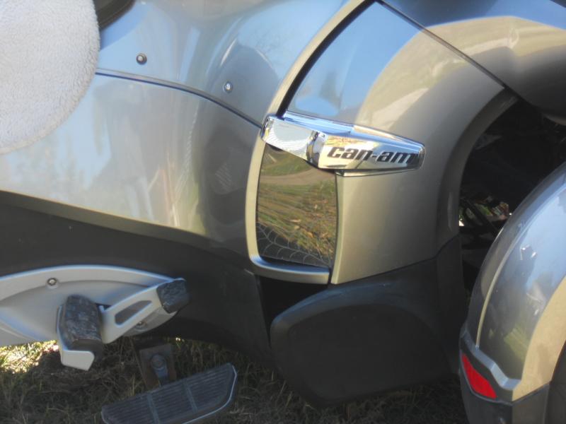 Radiator side vent cover