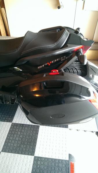 Removed Reflectors For Carbon Look