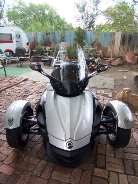 RoboBrackets and new windshield installed, total time about 30 minutes. After two days, this is my favorite modification for comfort and ride-ability.