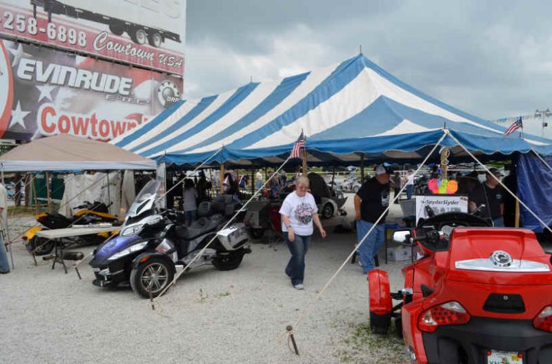 sat in vendor village