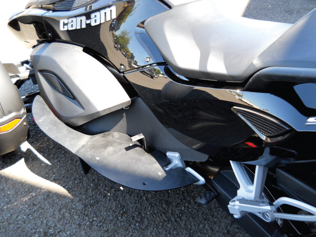 sfb 8 Spyder SM5 note shift peg. Toe is slid under the peg and lift the heal (or toe) to up-shift.