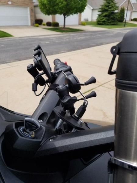 shot of ram mounts, spyder dock for GPS, Drink holder, phone