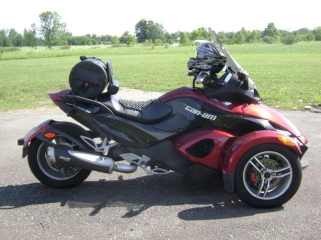 Side view of bike with my bikersfriend bag w/ backrest.