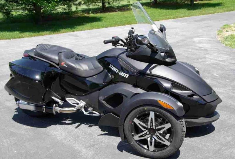 Side view of Corbin saddlebags and Micron exhaust from NMN