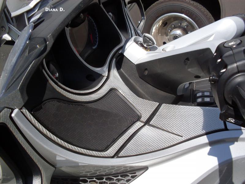Silver Carbon fiber spyder rt dash kit by Powersportswraps.com