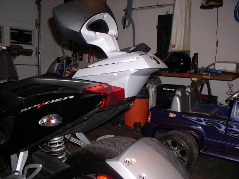 Sports rack with back rest left side