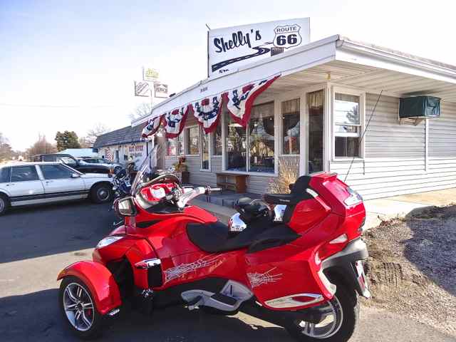 Spydee goes to Shelly's