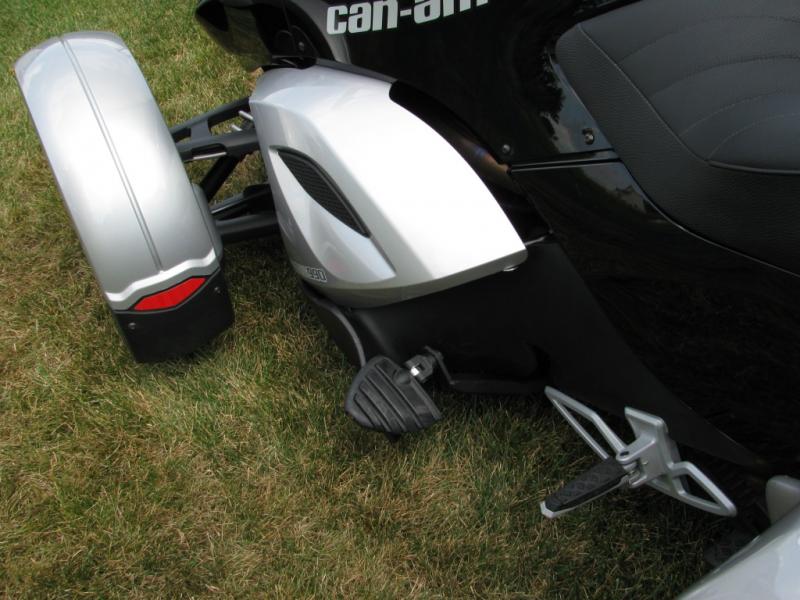 Spyder km brackets pegs, left