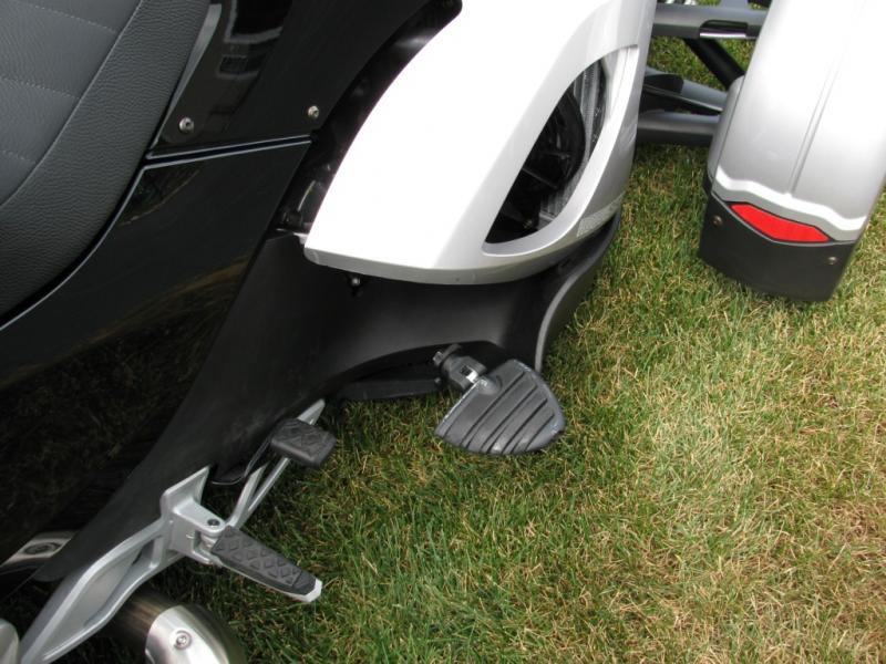 Spyder km brackets pegs right