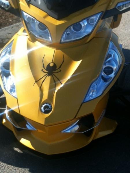 Spyder logo on frunk.