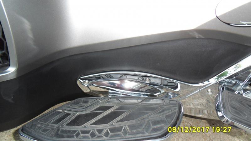 spyder side panel loose