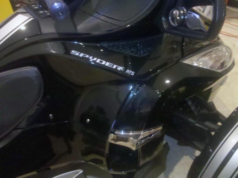 Spyder text on the side