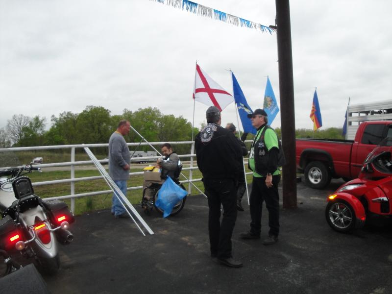 Spyderfest - putting up all the flags