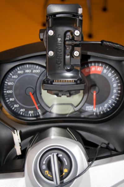 SpyderHotHands GPS Wiring 4 - Installing Hot Hands (heated grips - low power draw) and Garmin GPS mount - Both powered directly from the battery - Ins